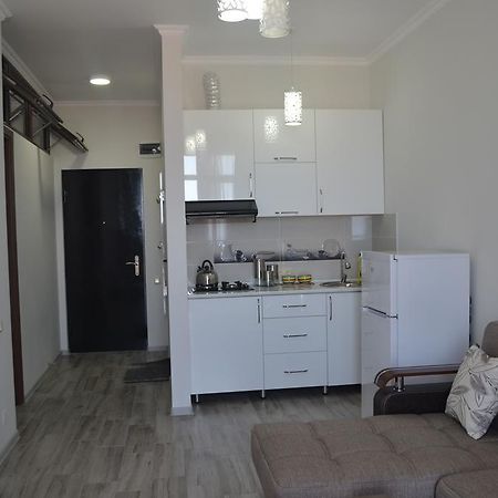 Apartment Mzika Batumi Esterno foto