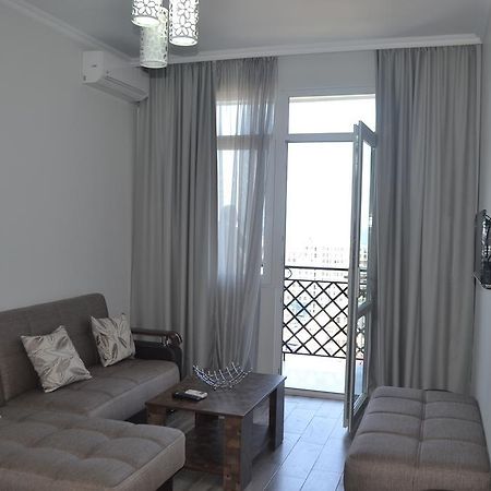 Apartment Mzika Batumi Esterno foto