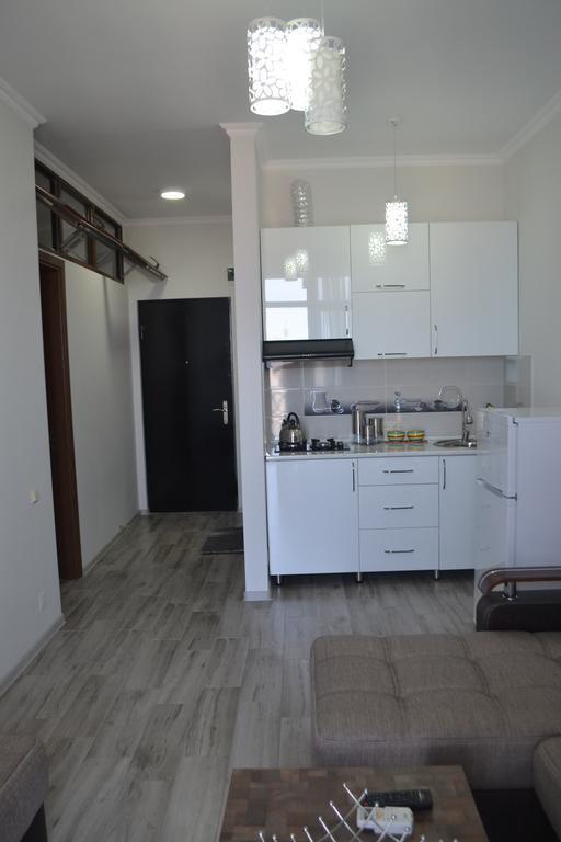 Apartment Mzika Batumi Esterno foto