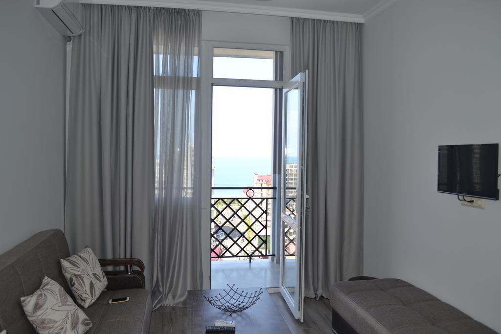 Apartment Mzika Batumi Esterno foto