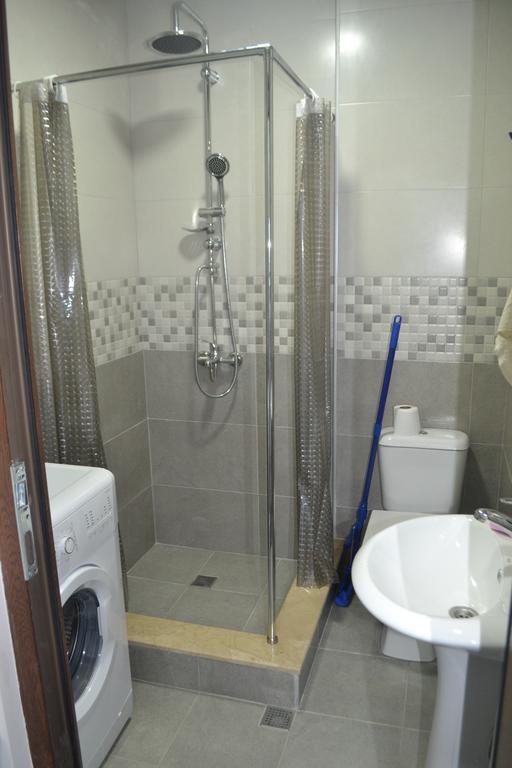 Apartment Mzika Batumi Esterno foto