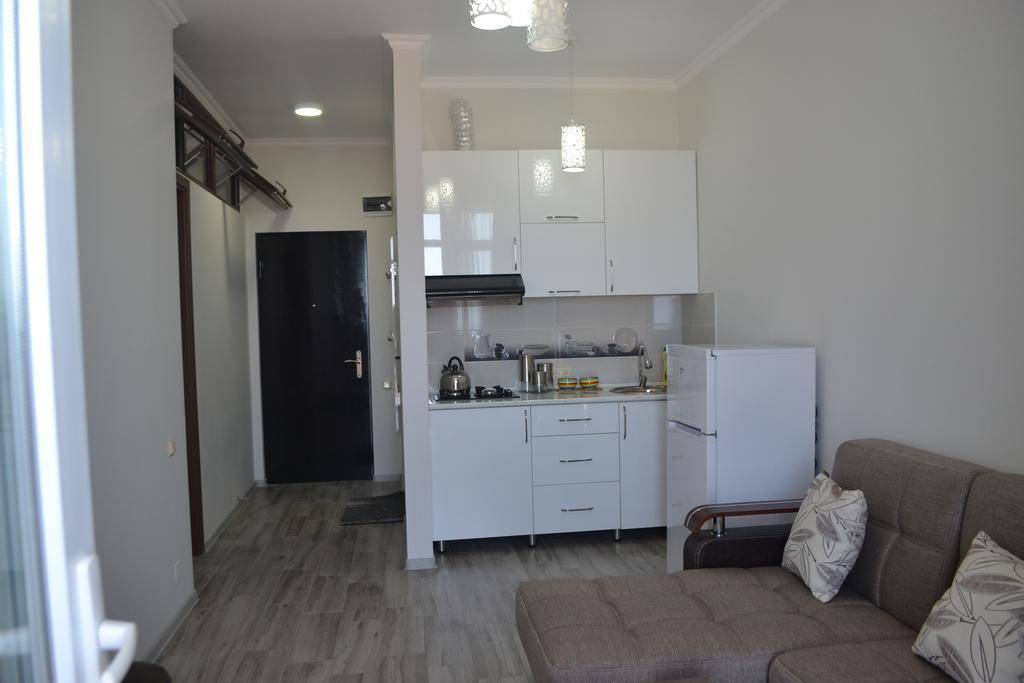 Apartment Mzika Batumi Esterno foto