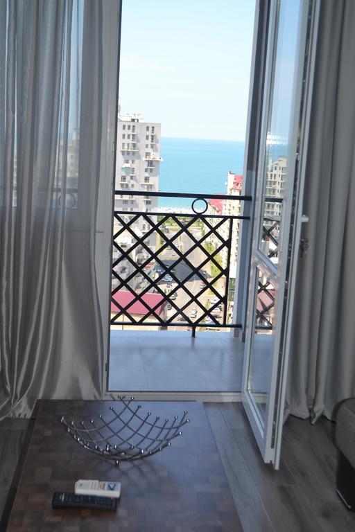 Apartment Mzika Batumi Esterno foto